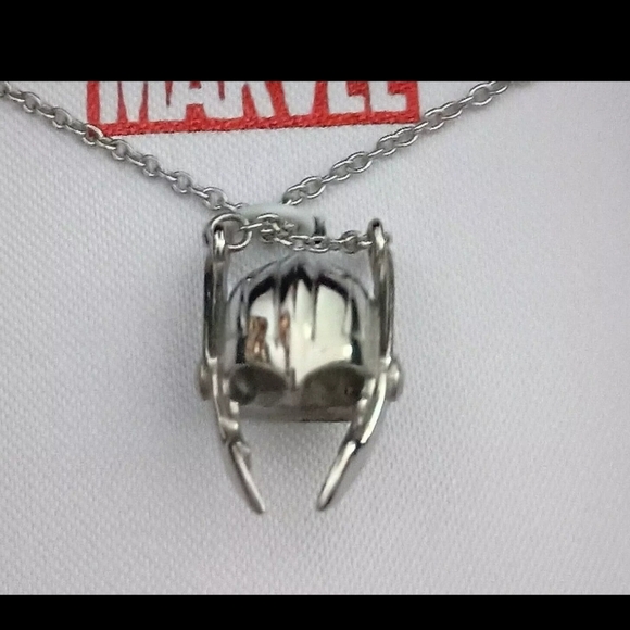 Marvel Comics Mighty Thor Highly Detailed Mini Helmet Necklace Pendant New MIB - Picture 5 of 9